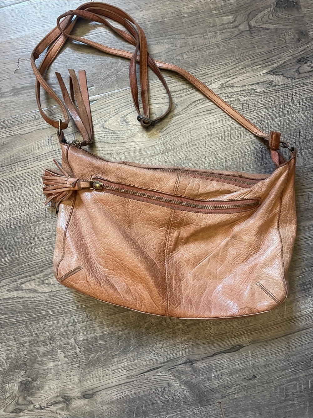 Everyday Leather Tassel Crossbody Shoulder Bag - Tan